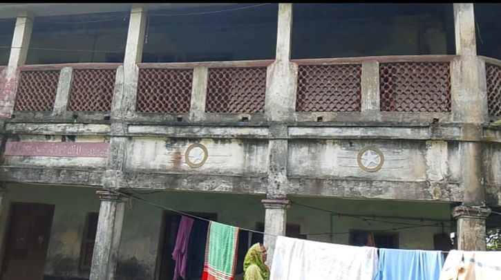 শ্রীপুরে বালু উত্তোলনে পৈত্রিক বাড়ি ভাঙনের আশঙ্কা, থানায় অভিযোগ 